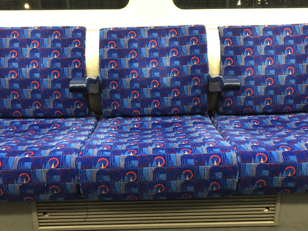 a_mcqn's tweet image. Wow @jubileeline @TfL these must be the cleanest seats I’ve ever sat on during my commute! Deep cleaned or new?! love me a vibrant textile! #cleanseats #londonunderground #londonundergroundfabric