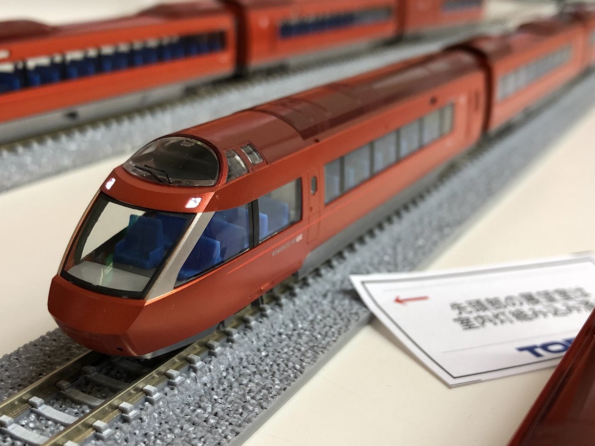 rc_awaza's tweet photo. トミーテック商品説明会レポート19

小田急ロマンスカー70000形GSE 第1編成セット②

特徴的なヘッドライト、テールライトも再現されています。 https://t.co/yYdz5rtgJe
