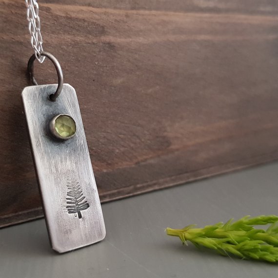 LonelyCove's tweet image. Good morning #earlybiz
Sterling silver #tree and #peridot pendant
 etsy.me/2zVtaZd via @Etsy
#pendants #necklaces #christmasgiftideas #giftforher #TheCraftersUK #womaninbiz #Londonislovinit #craftbuzz