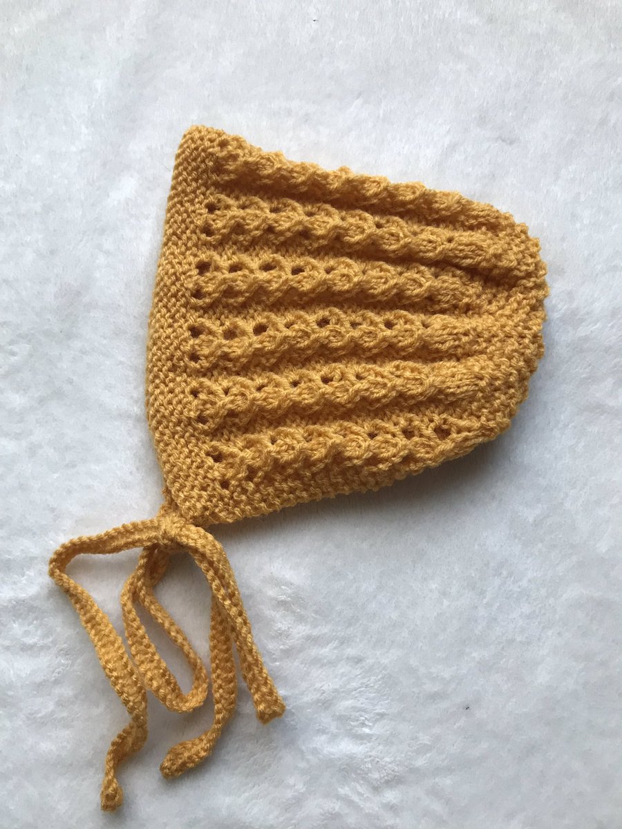 Bettysmumknits's tweet image. These #mustard #babybonnets have been popular this week, I have one left in my @etsy shop, I’ll be making more this weekend #earlybiz #etsyseller #babyknits