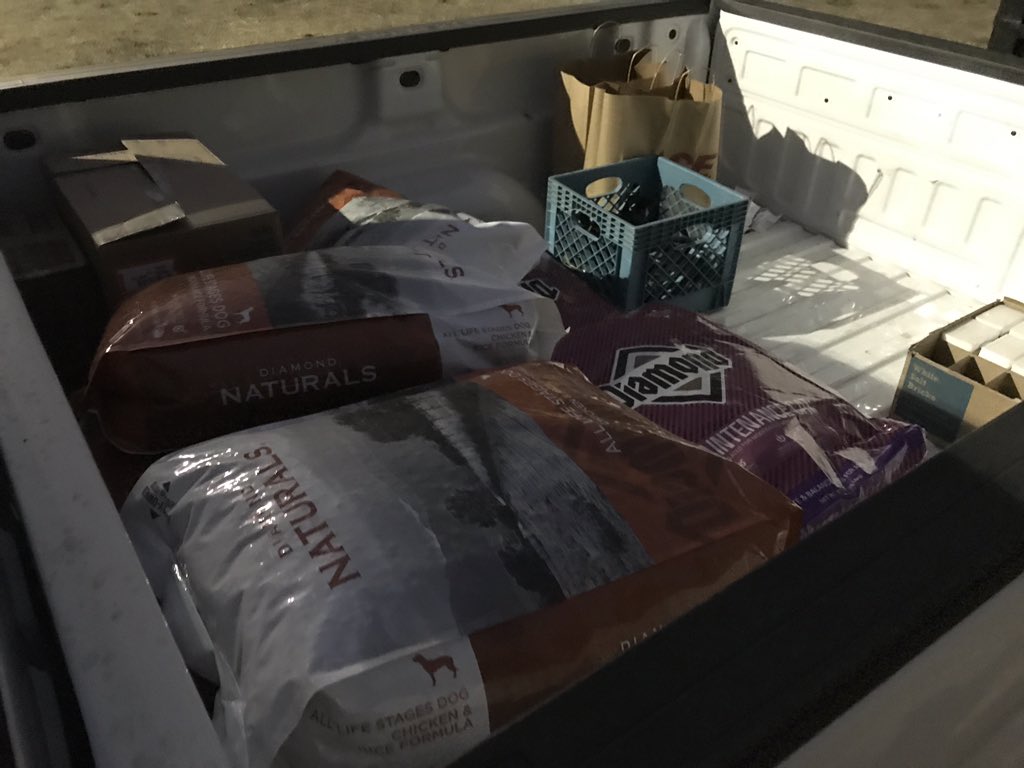 wesnamanda's tweet photo. Thank you to everyone who helped make this happen! With your help we were able to deliver; 36 bales of grass hay, 40 salt blocks, 400 lbs of cat and dog food, extension cords and splitters, latex gloves, and lots of zip ties as requested by #NVAD #Campfire https://t.co/9eXMsgKKta