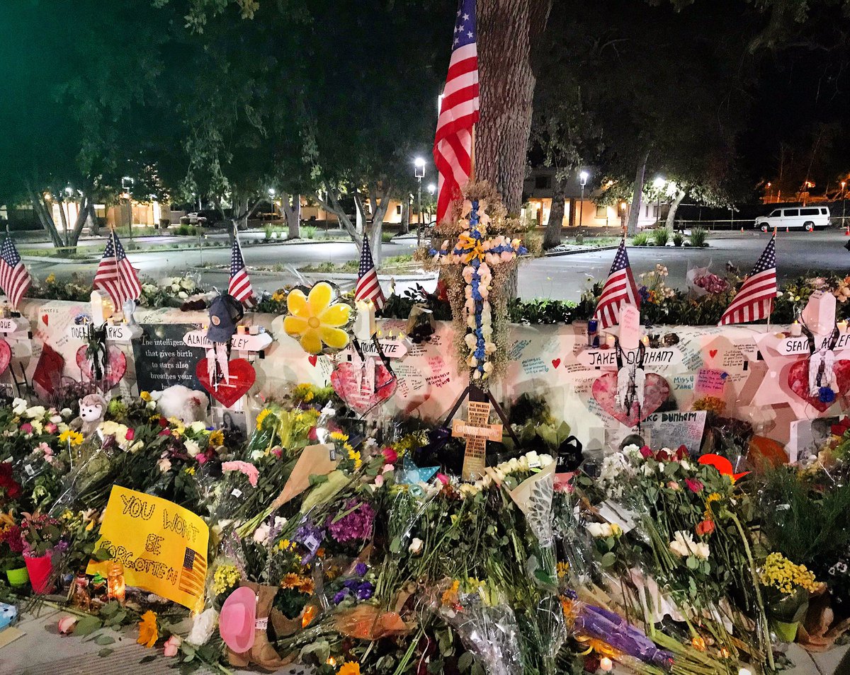 RobertNBCLA's tweet image. The first shots were fired at 11:19pm, one week ago.  Outside the #Borderline Bar and Grille, where a memorial grows for the 12 lives lost in #ThousandOaks.#BorderlineShooting @NBCLA