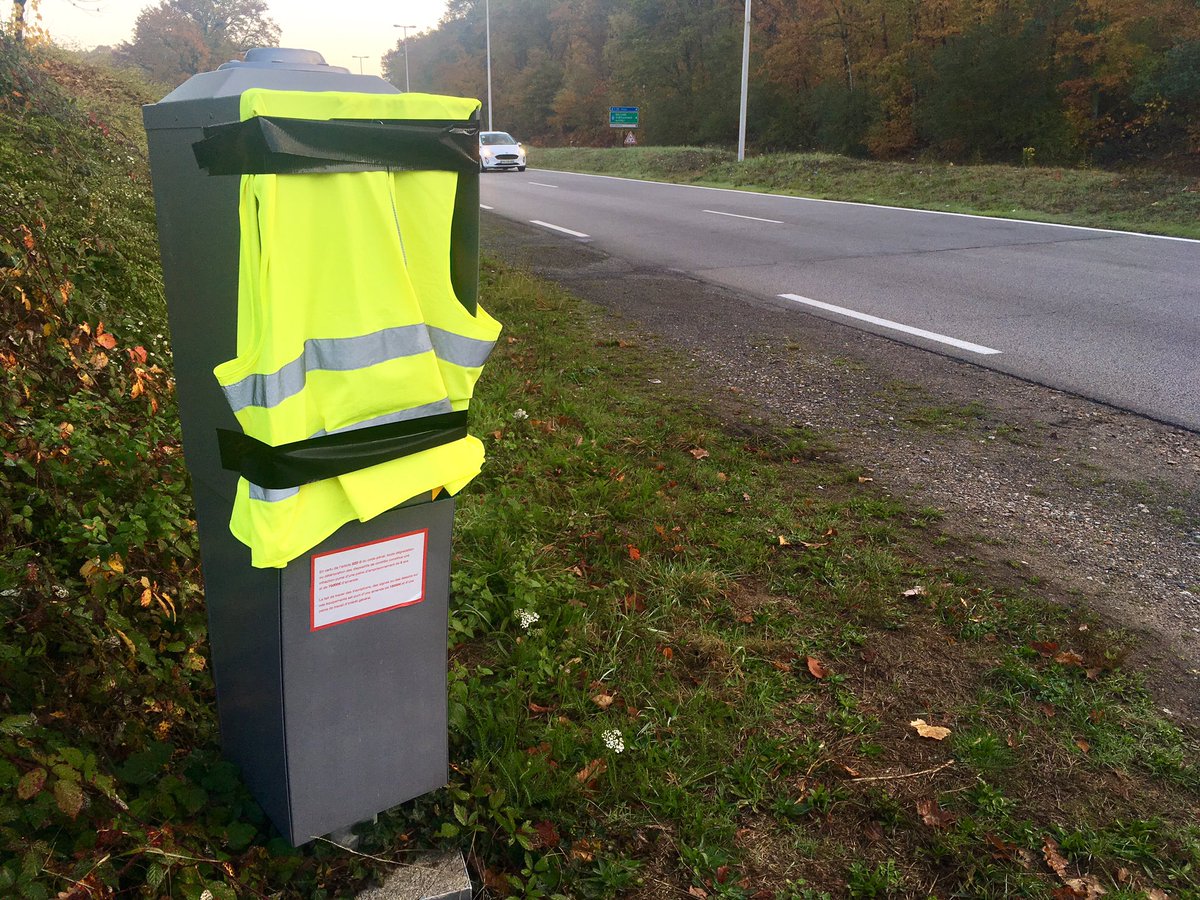 denisdevilliers's tweet photo. #17novembre2018 #GiletJaune #giletsjaune #limousin #limoges Les gilets jaunes sont déjà passés à l’action visiblement... https://t.co/kNO9PY4yvV