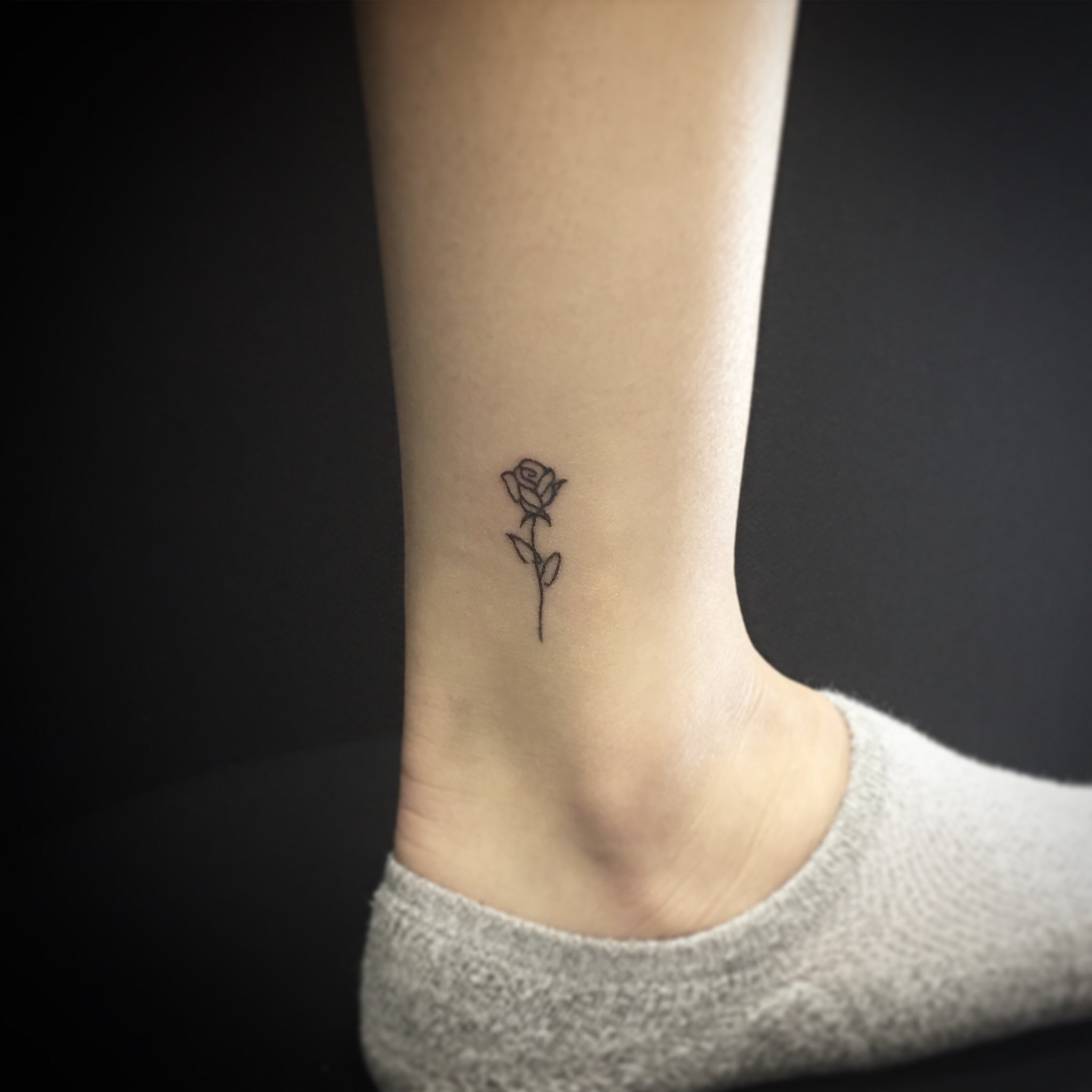 新宿タトゥー Fox Gate Tattoo 在 Twitter 上 足首 バラのタトゥー 11月15日 本日も営業中 和彫りからワンポイント トライバル B Amp Gまでオールジャンル対応のタトゥースタジオ 東京新宿fox Gate Tattoo 新宿駅徒歩7分 個室ブース完備 その他の