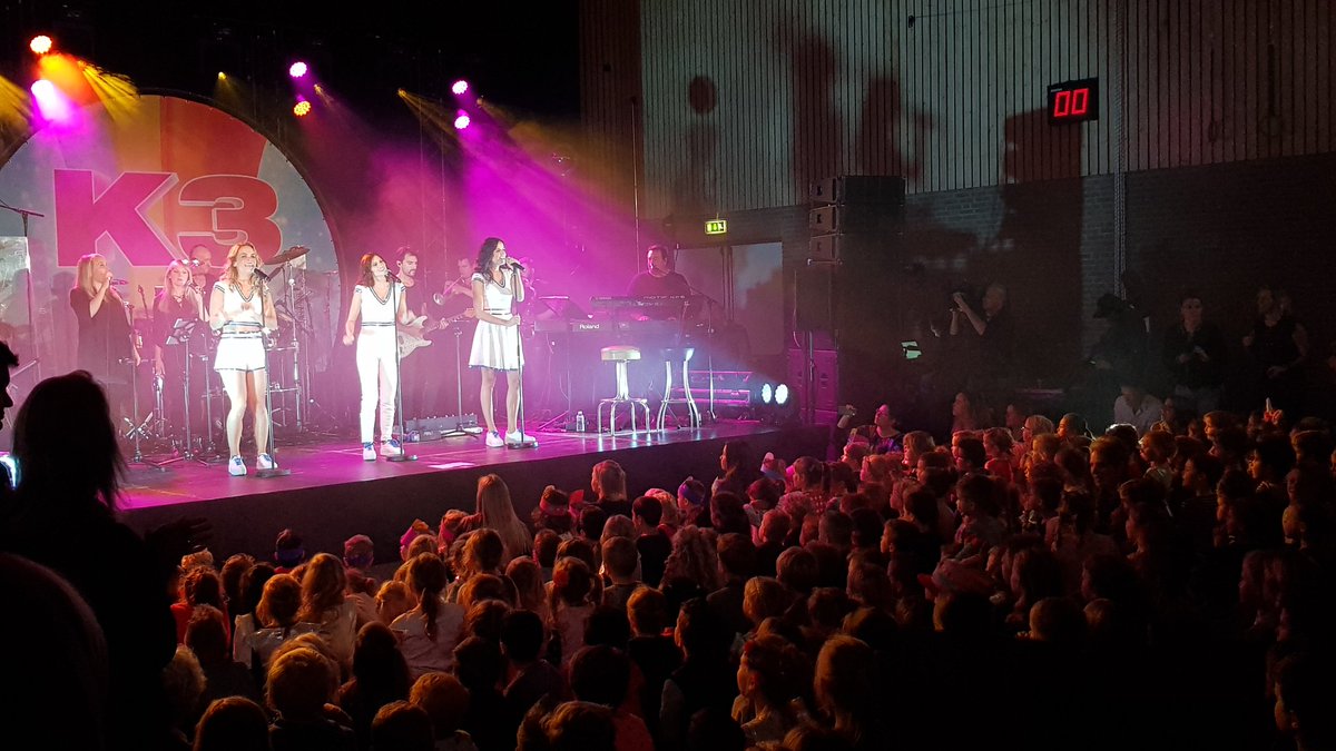 #K3 live en de sfeer zit er goed in 😍
