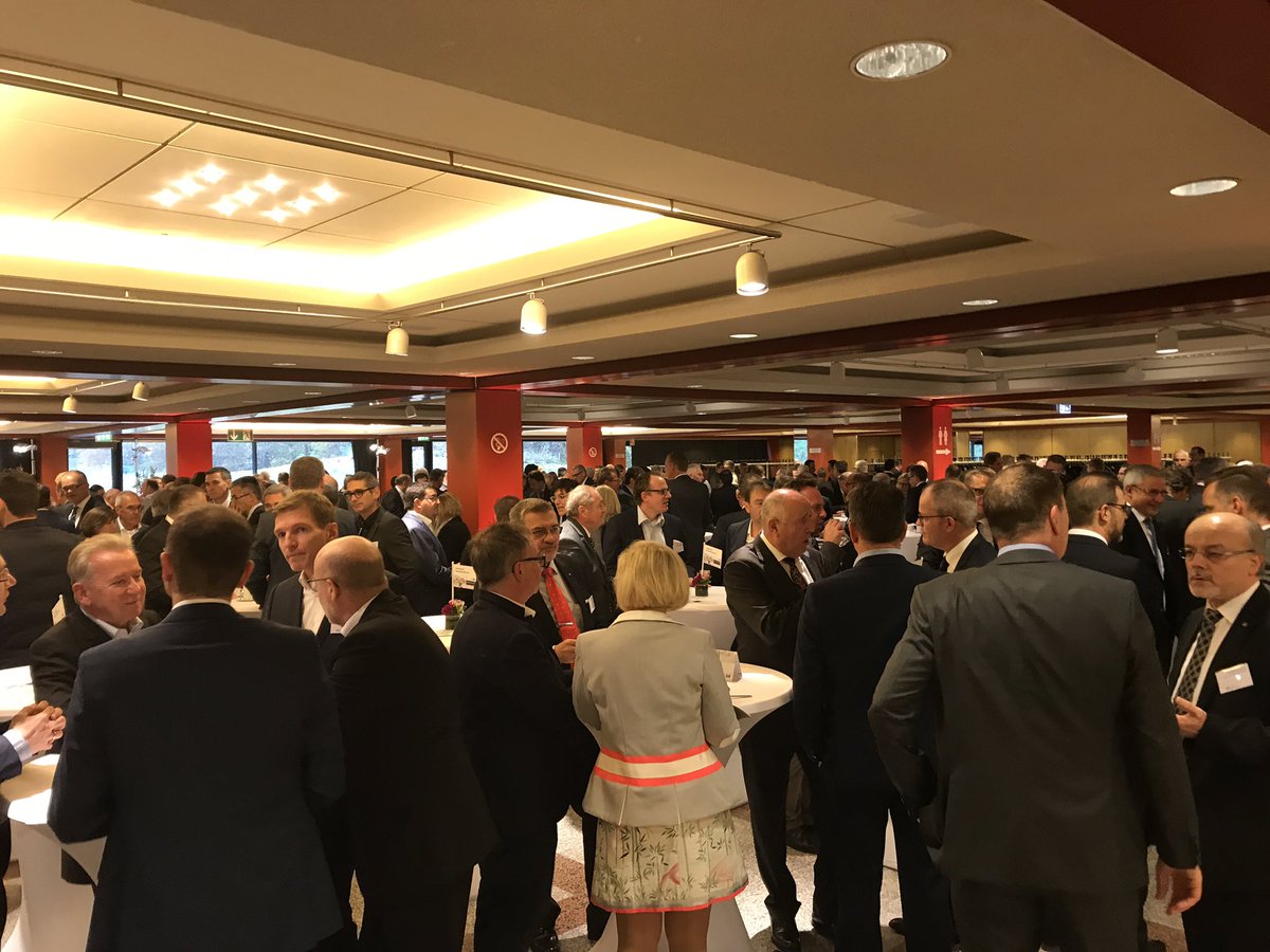 MariusSchwabe's tweet photo. Jetzt für die @OREG_Tweets beim #Wirtschaftstag der #Volksbanken in der #Jahrhunderthalle in #Frankfurt. Es spricht u.a. @GOettingerEU. Moderation durch @maischberger und van Kampen. #wt18 https://t.co/PPESbmrL5F