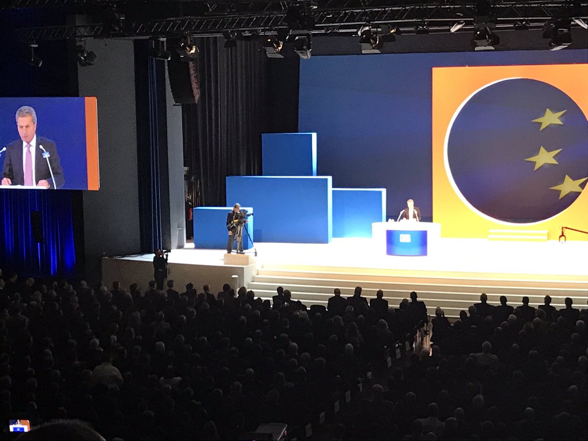 MariusSchwabe's tweet photo. Jetzt für die @OREG_Tweets beim #Wirtschaftstag der #Volksbanken in der #Jahrhunderthalle in #Frankfurt. Es spricht u.a. @GOettingerEU. Moderation durch @maischberger und van Kampen. #wt18 https://t.co/PPESbmrL5F