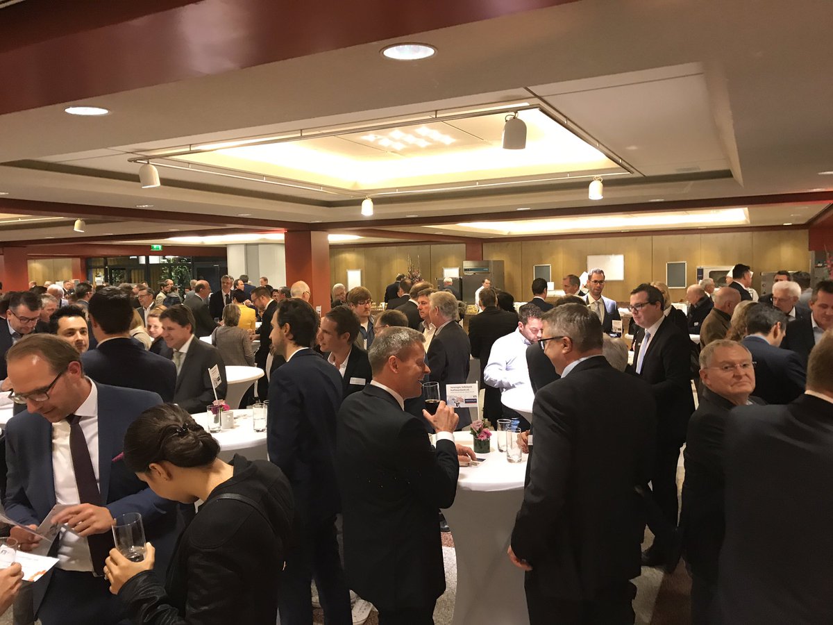 MariusSchwabe's tweet photo. Jetzt für die @OREG_Tweets beim #Wirtschaftstag der #Volksbanken in der #Jahrhunderthalle in #Frankfurt. Es spricht u.a. @GOettingerEU. Moderation durch @maischberger und van Kampen. #wt18 https://t.co/PPESbmrL5F