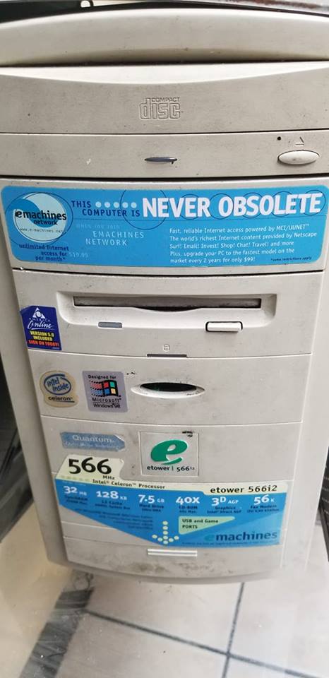 ElephantHacking's tweet photo. #tech #computer #uptodate #neverobsolete https://t.co/RoZVunRt70
