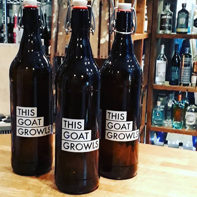 TheGrumpyGoat_'s tweet photo. Our growlers have finally arrived!!!! Whoop whoop....#growlerfillcomingsoon #thisgoatgrowls #beerontap #fresh #goatmerch #yourlittleindie #rdguk https://t.co/VL1gVHJqeF https://t.co/2Wdg0mBv18