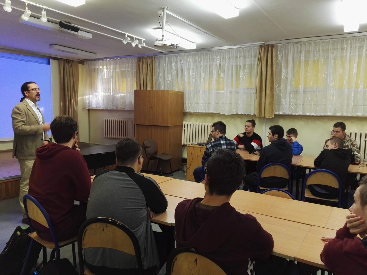 zsikielce's tweet photo. Kolejnym gościem jest Pan Robert Urbańczyk z firmy LINACTI
#webuildsoftware #biznesprzytablicy #ŚWIATOWYTYDZIEŃPRZEDSIĘBIORCZOŚCI #InformatykKielce #Linacti #RobertUrbańczyk #ITPoland https://t.co/XDkiWuG9hB