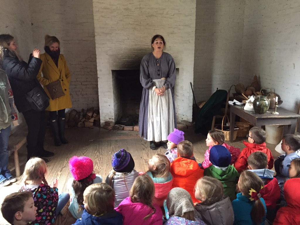 MasonOPES's tweet photo. Brattonsville kindergarten field trip!  Compare and contrast, today and yesterday #OPES_STEAM #opeseaglepride https://t.co/t5fpr2NjIu