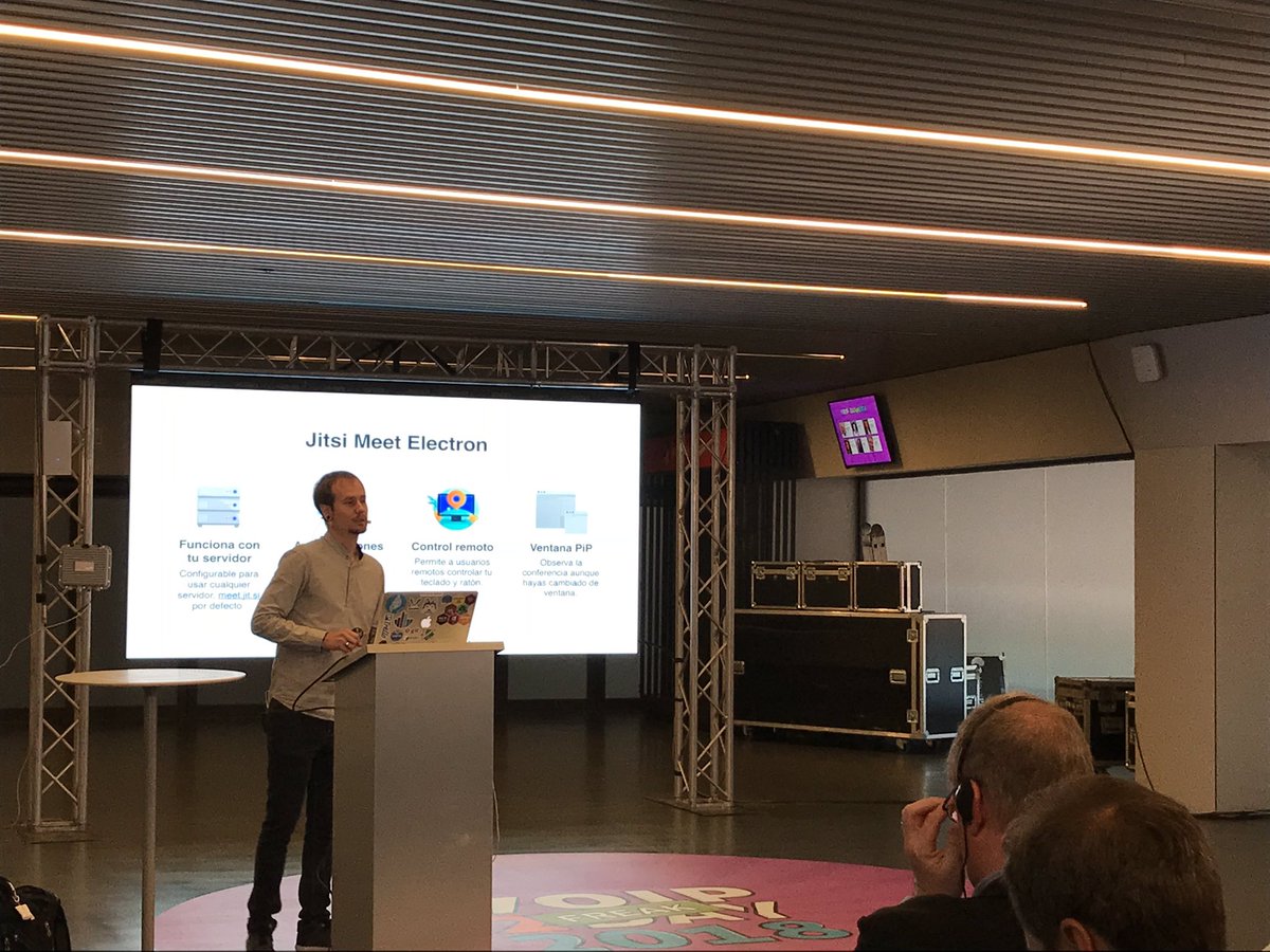 voip2day's tweet photo. El gran @saghul sobre Jitsi en #voip2day18. Un placer contar contigo, Saúl! #VoIPFreak https://t.co/YcIjUR6pR5