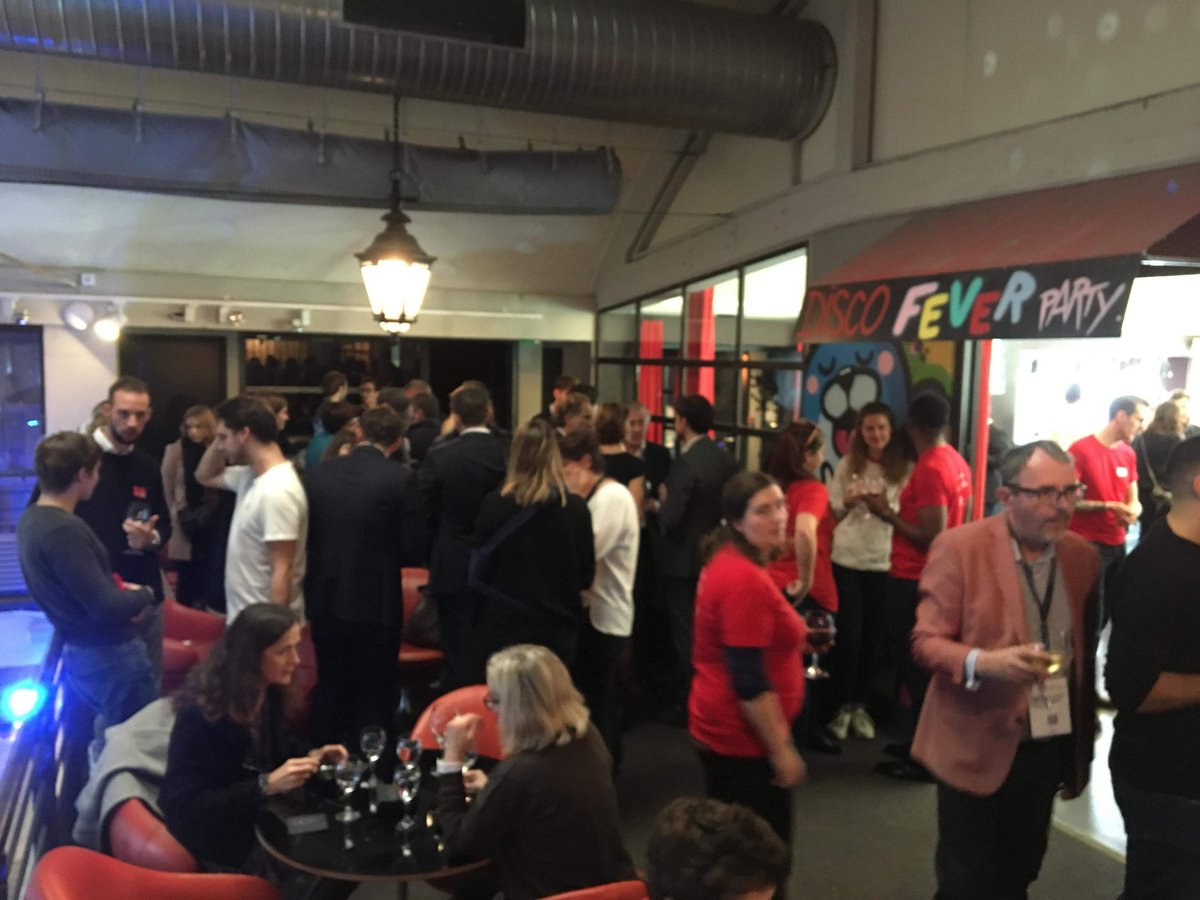 Krlton's tweet photo. Les discussions continuent durant la pause déjeuner du #SommetStartUp @Challenges @Sciences_Avenir entre participants et les #earlymakers du Mastère spécialisé #MSEMI de @EMLYON. https://t.co/EvM0HLDsjI