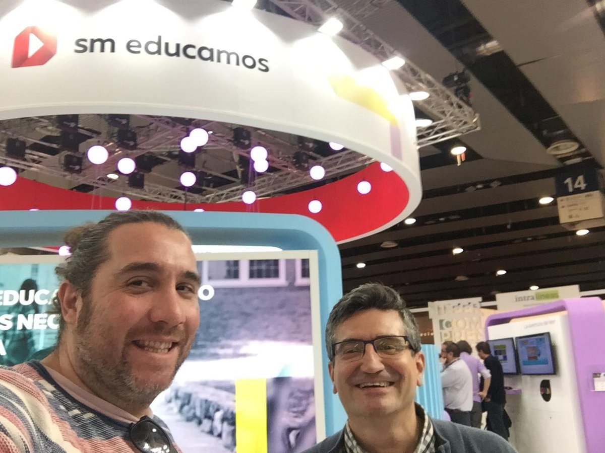 Claretsegovia's tweet photo. @Claretsegovia en SIMO EDUCACIÓN 2018 viendo las vanguardias educativas y tecnológicas #pensamientocomputacional #innovacion #SIMO18 https://t.co/woJU9S0MuO