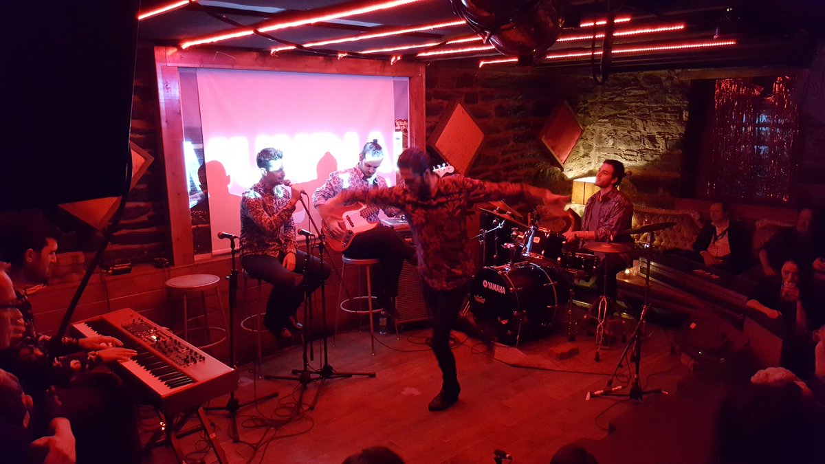 catalanarts's tweet photo. Nit d'emocions intenses a Mont-real gràcies al talent i l'energia de @nuriagraham i #Aurora, protagonistes de sengles showcases que van entusiasmar el públic de #mformontreal i #mundialMTL https://t.co/xtOXTwSOyi