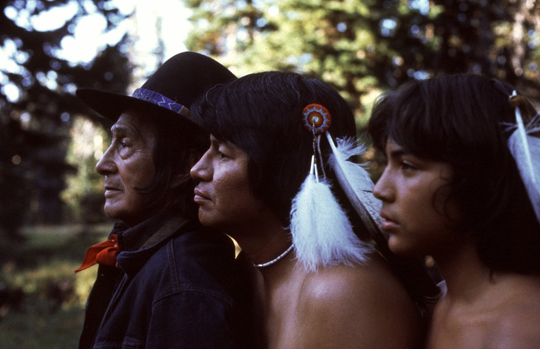 cinepastor's tweet photo. Película 582-2018: (**) "Tres guerreros" ("Three warriors", #KiethMerrill, USA, 1977. Entre las enseñanzas más necesarias que hay en la vida está la que los abuelos/as transmiten a su nietos/as: "Marchar es la primera lección que se nos enseña y la última que aprendemos". https://t.co/Rj9CdNLa3X