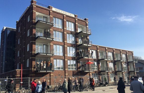 WormerWonen's tweet photo. In een artikel van RTL nieuws ‘Woningnood is terug, 9 jaar op de lijst voor een huis’ van 15 november staat dat woningzoekenden in Wormerland 29 jaar moeten wachten voor zij een huis krijgen. Hoe zit het met de wachttijd in Wormerland? Lees  het op https://t.co/p8YqUfDnvY https://t.co/beKRNbqYUj