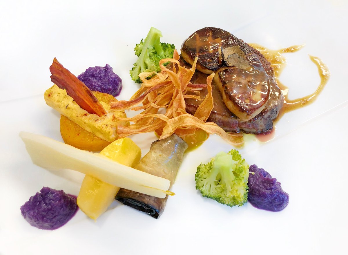 Toanerestaurant's tweet photo. Filet de boeuf de race #Charolaise façon #Rossini et ses légumes de saisons... #toane #restaurant #lyon #grezieu #lyonresto #viande #filetdeboeuf #gastronomie #foiegras https://t.co/QmitvDJ81Z
