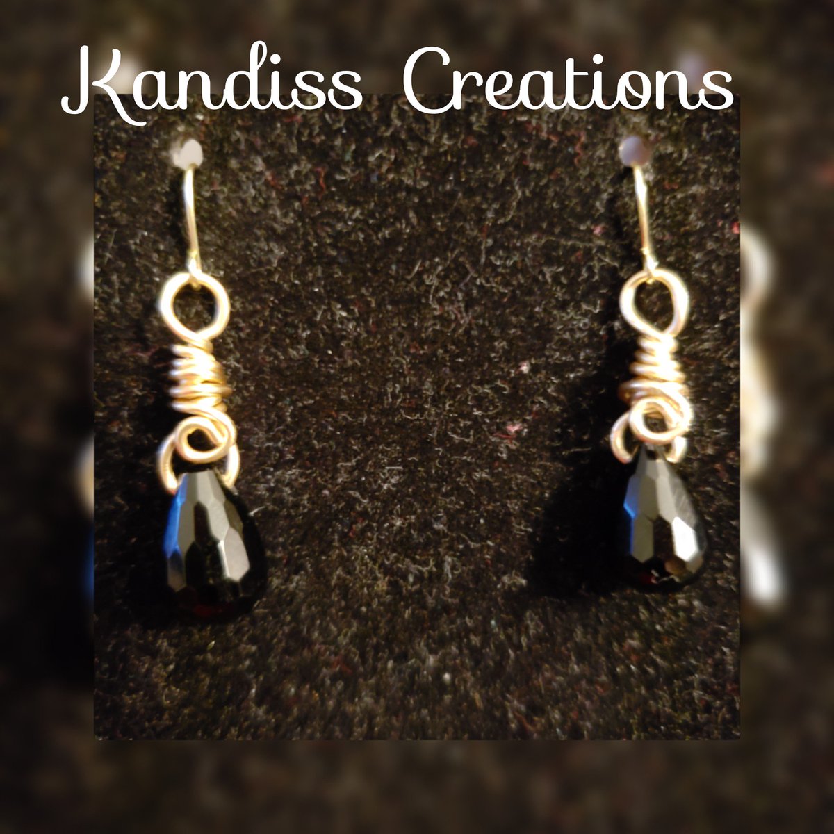 KandissCreation's tweet image. Non- tarnish gold wrapped black glass beaded earrings.  #kandisscreations #anothercreation #jewelry #handmade #unique #supportsmallbusiness #earrings #instamood #handcraftedbyme