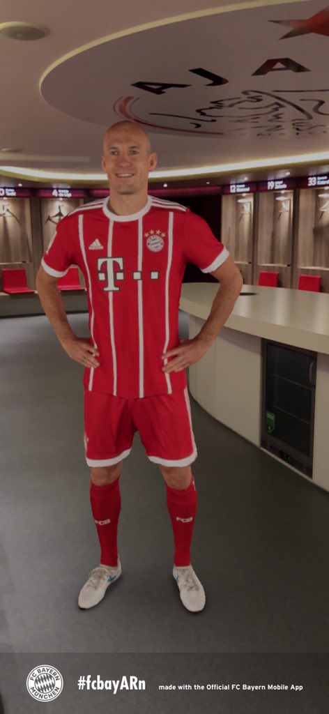 benjsto's tweet photo. ARjen at the @AFCAjax dressing room #fcbayarn #miasanmia #brconnect https://t.co/4XO3QhC7vB