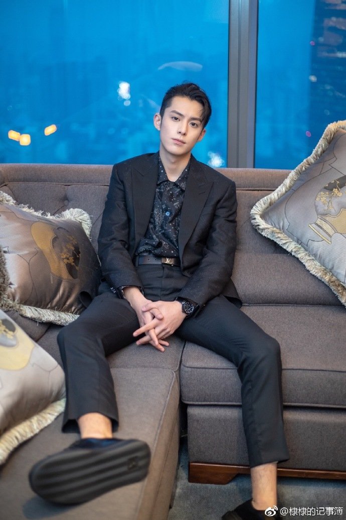 cdrama tweets on X: Dylan Wang attends a Louis Vuitton Men's 2019