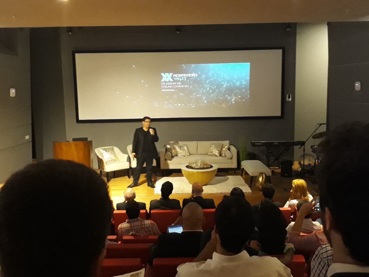AntonioManzi91's tweet photo. Por arrancar #MVDValley con el  grande de @eSeDe abriendo la jornada para ver las experiencias de negocios innovadores en Uruguay! Gracias @daVinciLAT por la invitación! https://t.co/kp3hC5hUHw