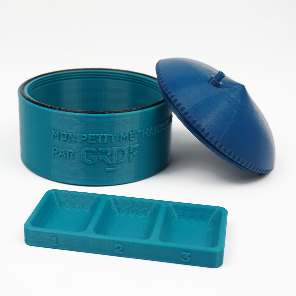 KitBiomethane's tweet photo. Laissez-moi vous présenter une des pièces maîtresse du kit : un petit méthaniseur en impression 3D ! Réalisé par l’@atelier_VOUS et Pierre Personne, vulgarisateur scientifique ! Le + fou ? Il peut produire du #Biogaz ! #openinnovation https://t.co/ej1OTwy92B