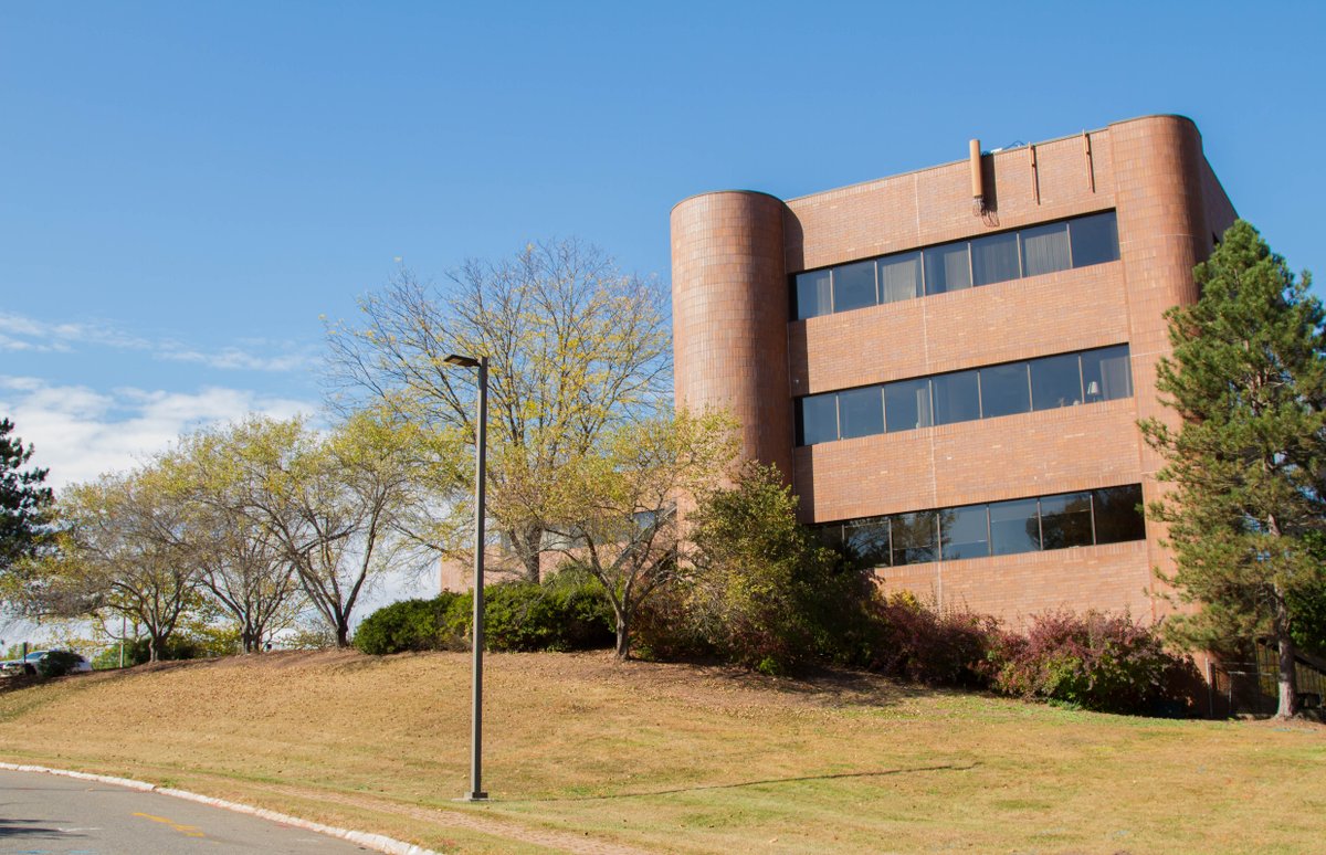 PNTData's tweet photo. Did you know that the building housing PNT HQ runs on 50% solar power when fully occupied? We're happy to work in a building that is environmentally conscious. #gogreen #TeamPNT #solar https://t.co/iO8PuPc3ri