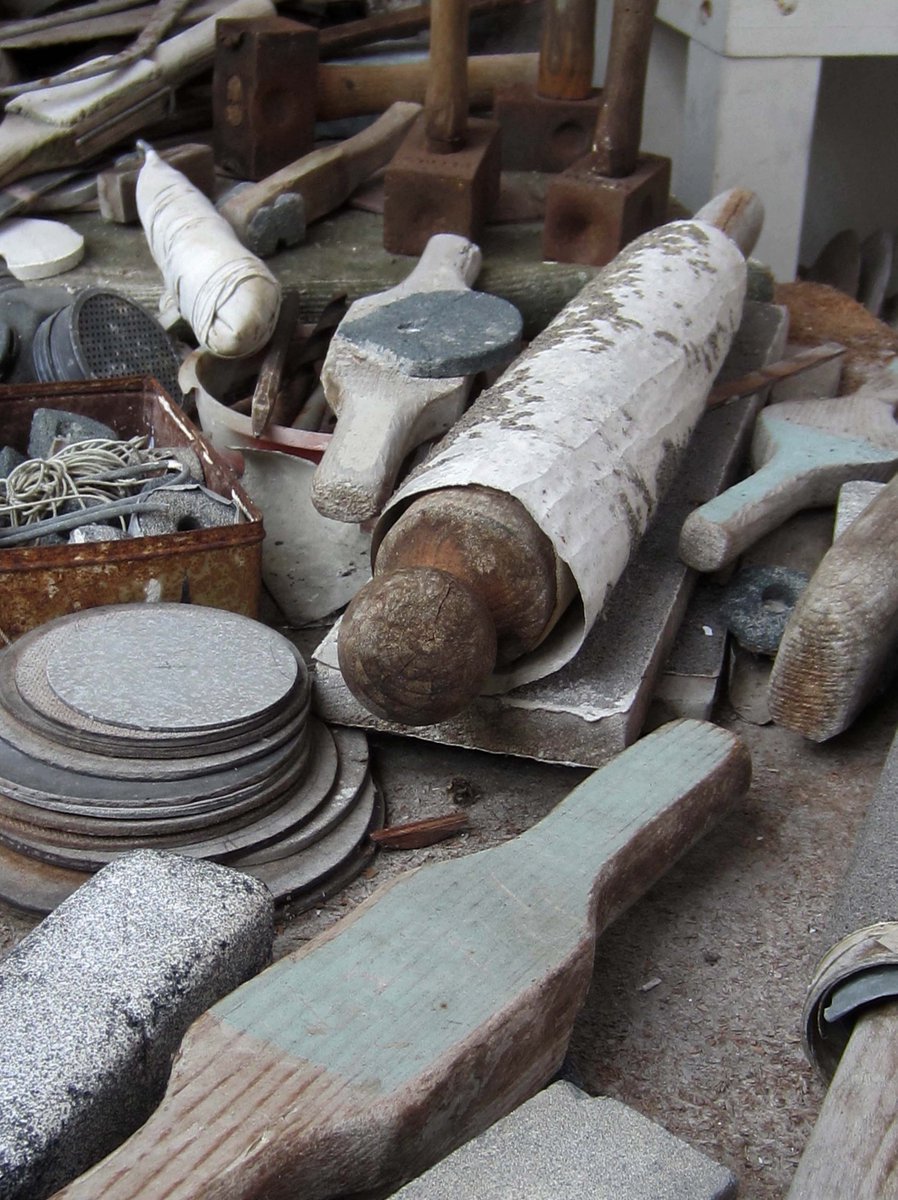 VickyWiltshire_'s tweet photo. Day 15 #Museum30 #Workspace
Barbara Hepworth's stone-carving workspace
#Trewyn #Studios #StIves #Cornwall
https://t.co/Xd6QcC0S0d https://t.co/55LXstABT8