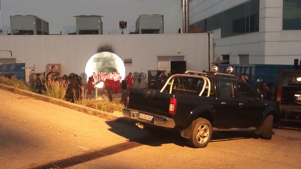 cinetelespana's tweet photo. Más fotos del rodaje de La Casa de Papel, que bien nos lo pasamos.
📽🎞#ProductosDePelícula #ConLaMagiaDeLaLuz https://t.co/JpLqSq6Qsg
