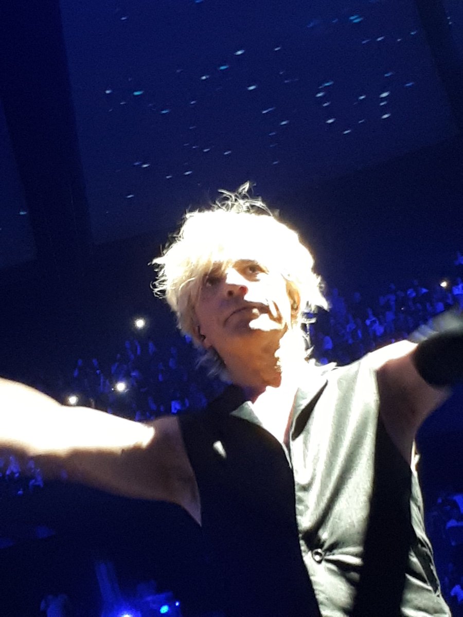 juju_75015's tweet photo. Merci @indochinetwitt @nicolasirkis pour ce magnifique bercy #paris4 que j ai pu partager avec la formidable @crazie62 ❤ https://t.co/5x8wV2HCmL