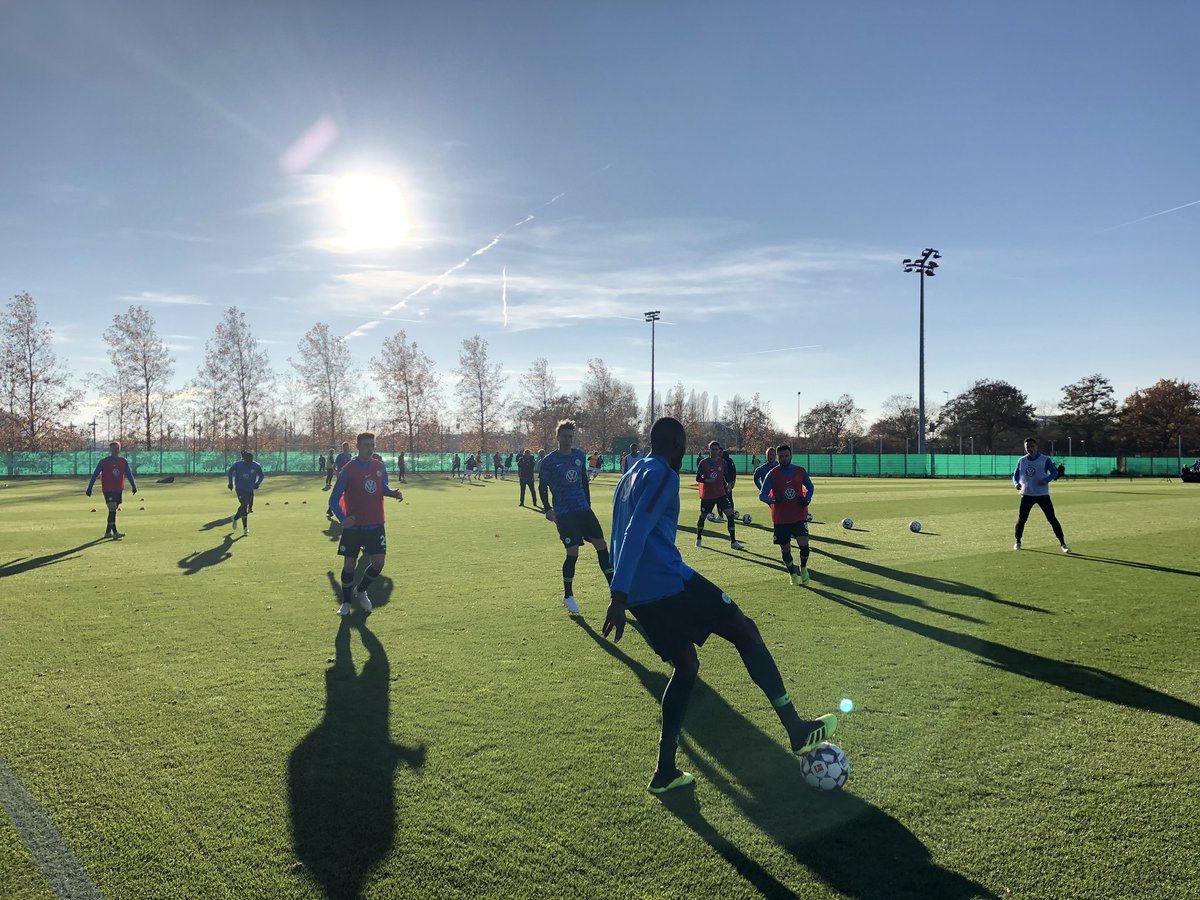 VfL_Wolfsburg's tweet photo. In knapp 20 Minuten startet unser Trainingsspiel gegen den @SCPaderborn07. Unsere Startelf: Pervan – Verhaegh, Bruma, Steffen, Klaus, Gerhardt, Roussillon, Hanslik, Guilavogui, Arnold, Knoche. #WOBSCP https://t.co/A28aEEKkkR