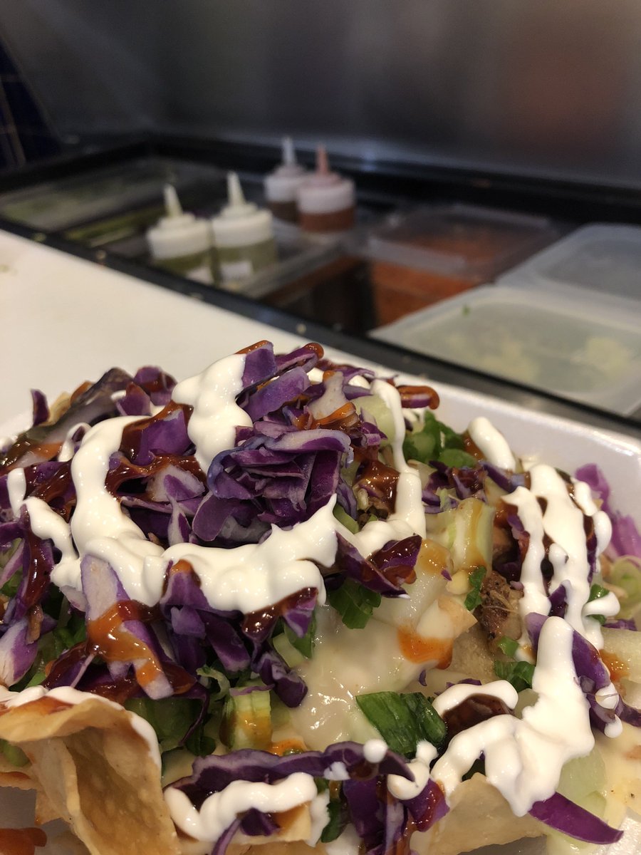 urbantacosnj's tweet photo. #Korean Spin on our Mexican nachos along with our famous creamy queso topped with tangy Korean sauce ,carrots ,cucumbers,spring onions and red cabbage with choice of your protien . #utacosnj
#koreannachos #mexicanfusion #oldbridgenj
#marlboronj #manalapannj https://t.co/jgMYvqcKKY