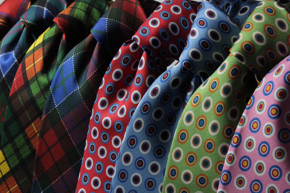 dilectusuk's tweet photo. Who invented the tie? Most sartorialists agree that the necktie originated in the 17th century, during the 30 year war in France. King Louis XIII hired Croatian mercenaries (see picture above) who wore a piece of cloth around their neck as part of their uniform. https://t.co/fIB8dXQDRY