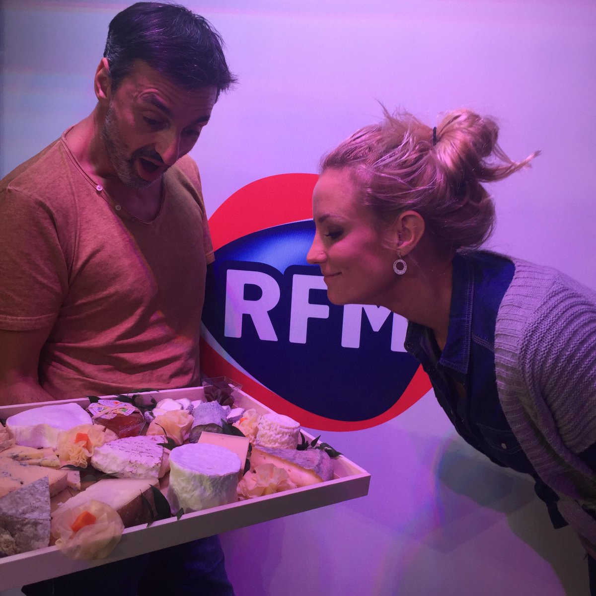RFMFrance's tweet photo. 🧀 Aujourd'hui à l'occasion de #LaFêteDesAOP, qui se tiendra ce #Weekend à Paris, nos #DeuxGourmands du matin se sont régalés comme des petits fous ! 😋 #ViveLeFromage #RFMMatin https://t.co/4l6gVaEjwL