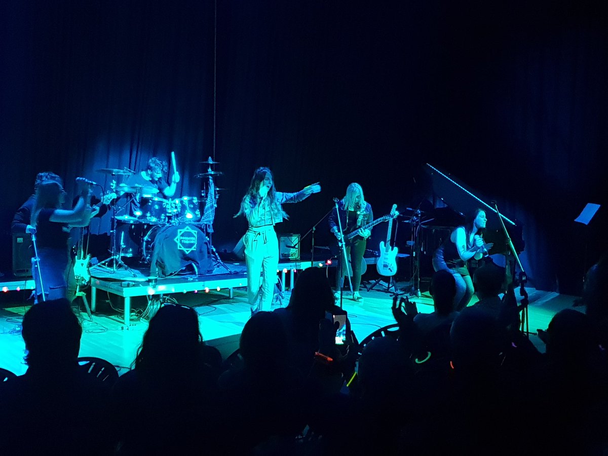 L6FC_Music's tweet photo. Wonderful night at @L6FC last night with our 2nd years' Over the Rainbow gig! Very proud of all involved for creating such an enjoyable night...we all loved the glowsticks! 🌈🌟🎸🎤🌟🌈 https://t.co/NGf8UxpwQJ