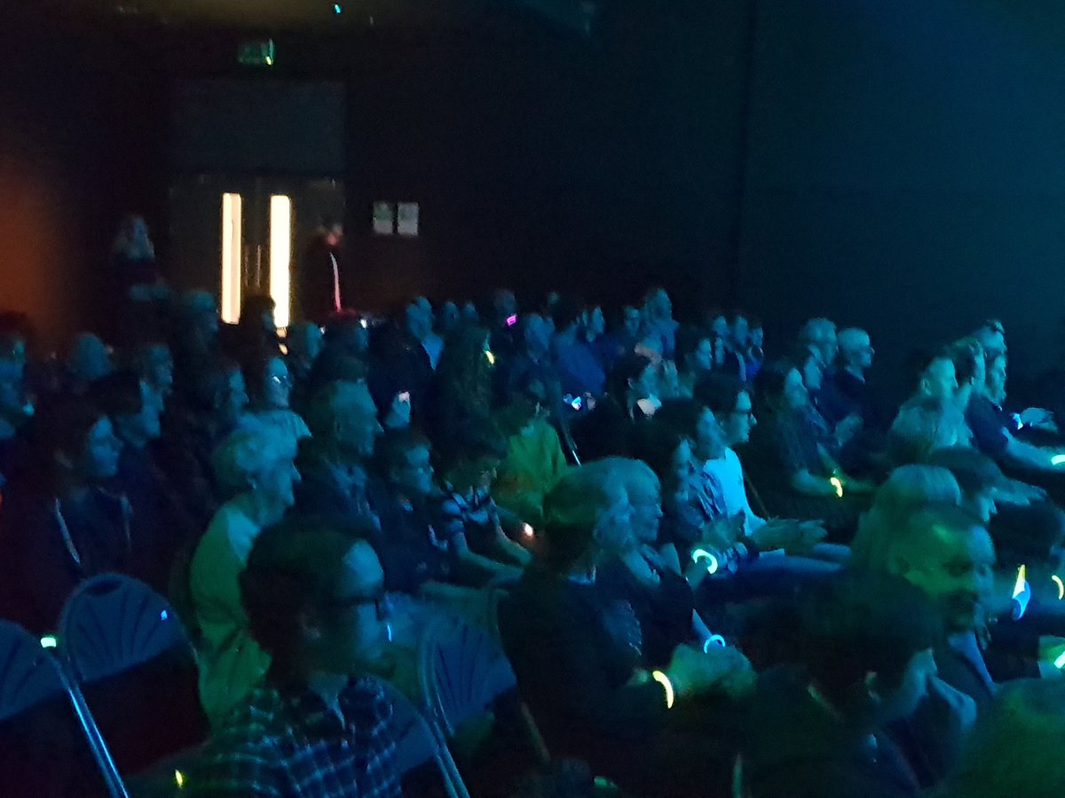 Wonderful night at <a href="/L6FC/">LowestoftSixthFormCollege</a> last night with our 2nd years' Over the Rainbow gig! Very proud of all involved for creating such an enjoyable night...we all loved the glowsticks! 🌈🌟🎸🎤🌟🌈