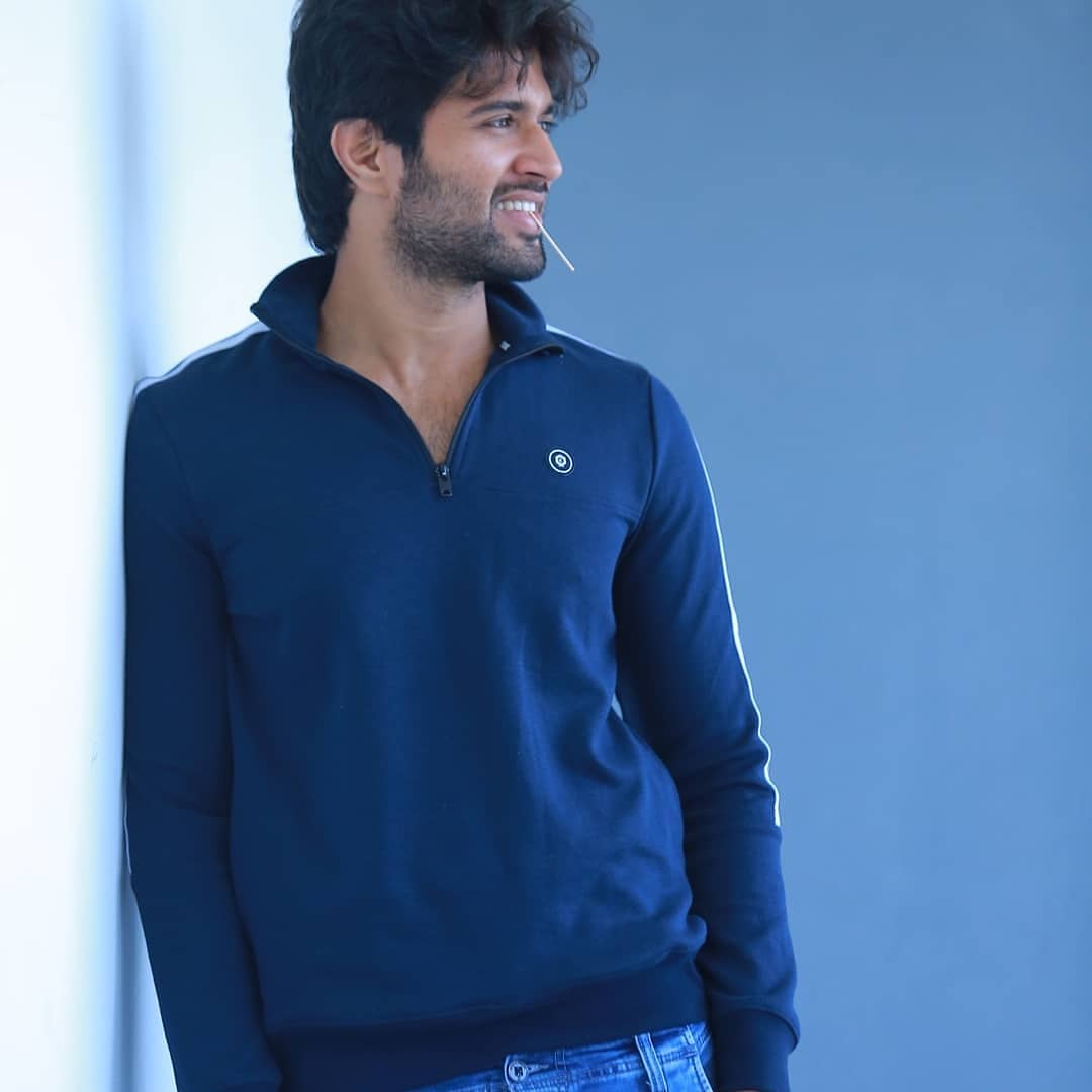 Mukeshgodhumal1's tweet photo. #VijayDevarakonda interview
#Taxiwaala
#Boxoffice70mm @kumqrswamr @SyamKum45456476
@SKNonline https://t.co/GqFEjcrrhY
