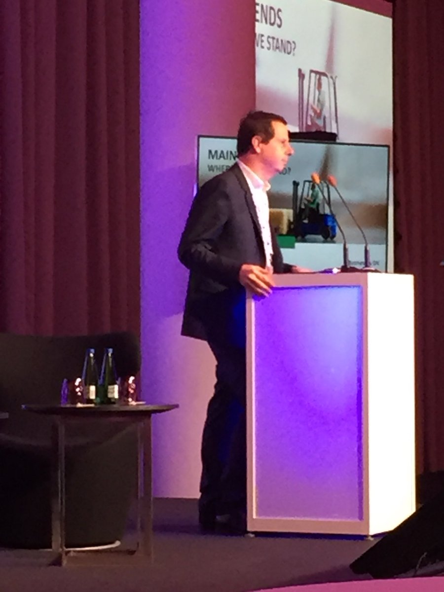 BNPPLeasingFR's tweet photo. Notre DG adjoint, Pascal Layan, sur la scène de Leasing Life pour parler de la #subscriptioneconomy, de la #sharingeconomy, et des opportunités et challenges de ces deux tendances #LL2018 #circulareconomy #leasing https://t.co/gjhhCQAEWD