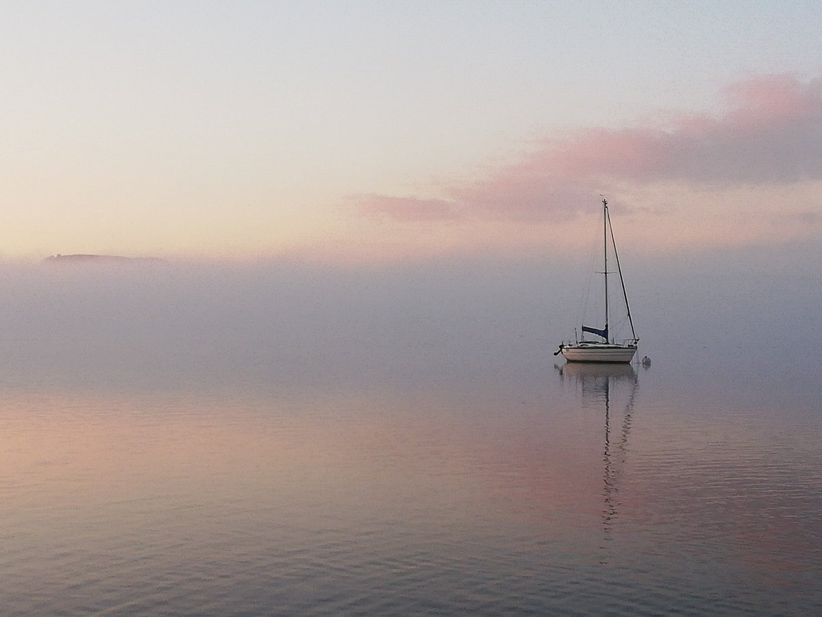 Lake Windermere looking absolutely spectacular this morning from Waterhead, Ambleside. Enjoy!

#LakeDistrict <a href="/CumbriaWeather/">ᴄᴜᴍʙʀɪᴀ ᴡᴇᴀᴛʜᴇʀ</a> <a href="/gazettenewsdesk/">Westmorland Gazette</a> <a href="/SwimtheLakes/">Swim the Lakes</a> <a href="/BBCWthrWatchers/">BBC Weather Watchers</a> <a href="/Windermereboats/">Windermere Cruises</a> @rydalhall <a href="/englishlakes/">English Lakes Hotels</a> <a href="/LoveAmbleside/">Love Ambleside</a> <a href="/cumbriatourism/">Cumbria Tourism</a>