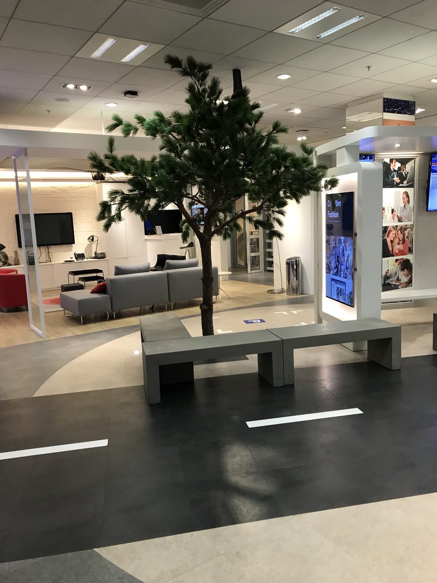 ibiadatti's tweet photo. Aujourd’hui @iIBM_France reçoit les professeurs #PEE2018 @Fond_CGenial : visite du @IBMCCParis @Chlalande  #watson #quantique #blockchain #programmation @IBMVolunteers @citizenIBM https://t.co/rpYdfi6Vyw