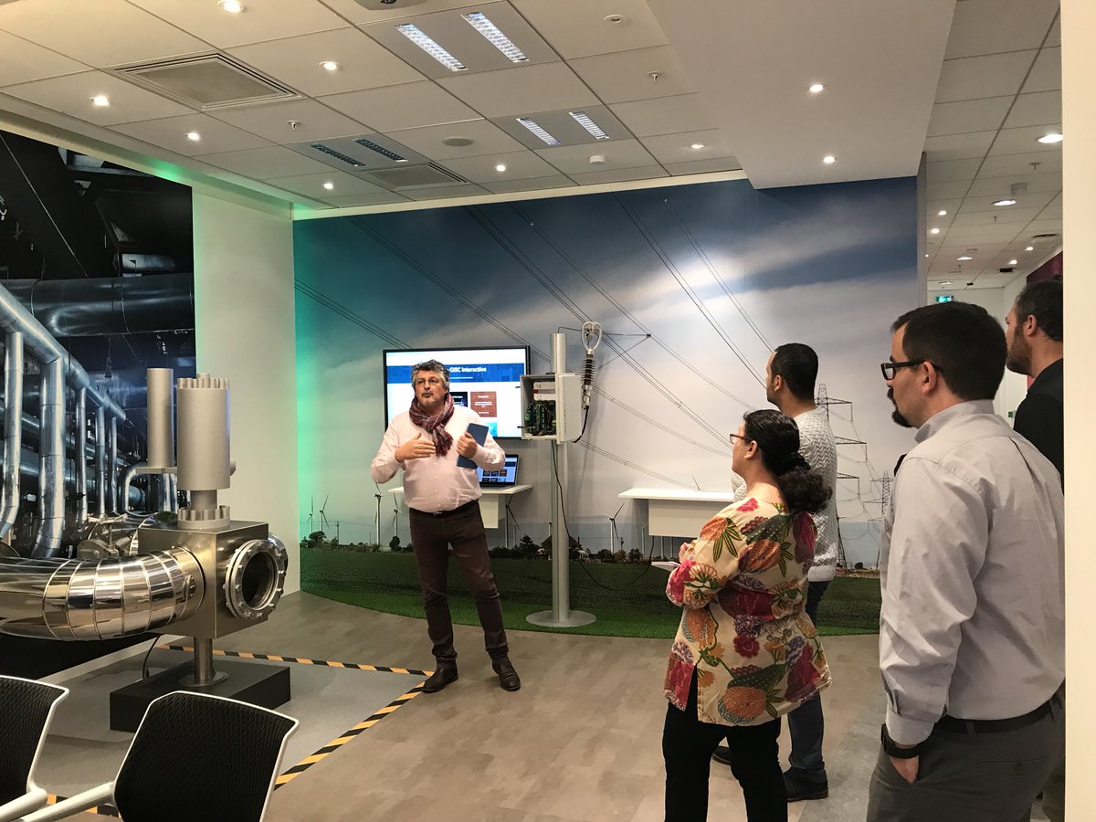 ibiadatti's tweet photo. Aujourd’hui @iIBM_France reçoit les professeurs #PEE2018 @Fond_CGenial : visite du @IBMCCParis @Chlalande  #watson #quantique #blockchain #programmation @IBMVolunteers @citizenIBM https://t.co/rpYdfi6Vyw