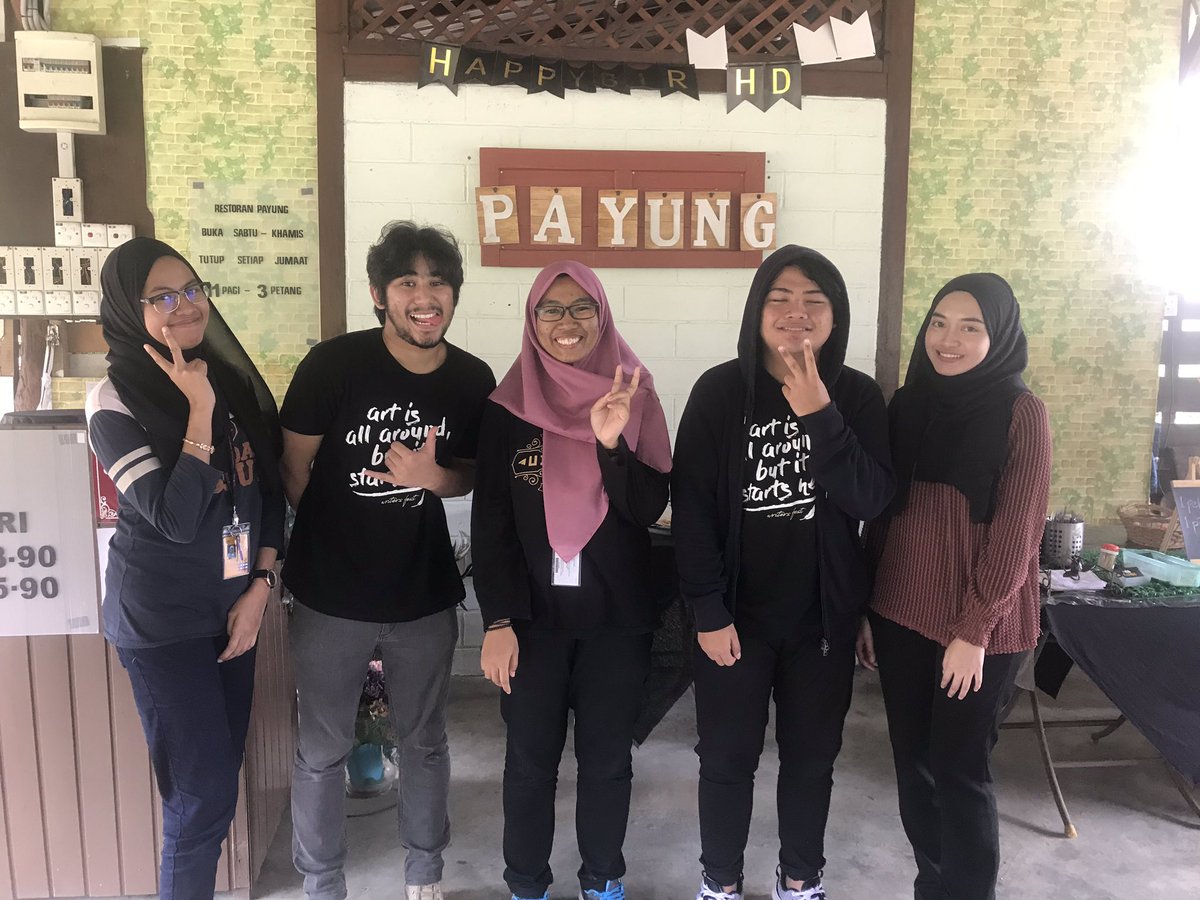 restoranpayung's tweet photo. Sekali lagi di interview oleh student UITM Puncak Perdana. .
Moga moga ilmu yang dikongsikan bermanfaat untuk semua. Kurang lebih minta halal ye😊
.
Terima kasih kerana memilih Restoran Payung untuk dijadikan kajian. Hehe😝 https://t.co/amGz1LyXJA