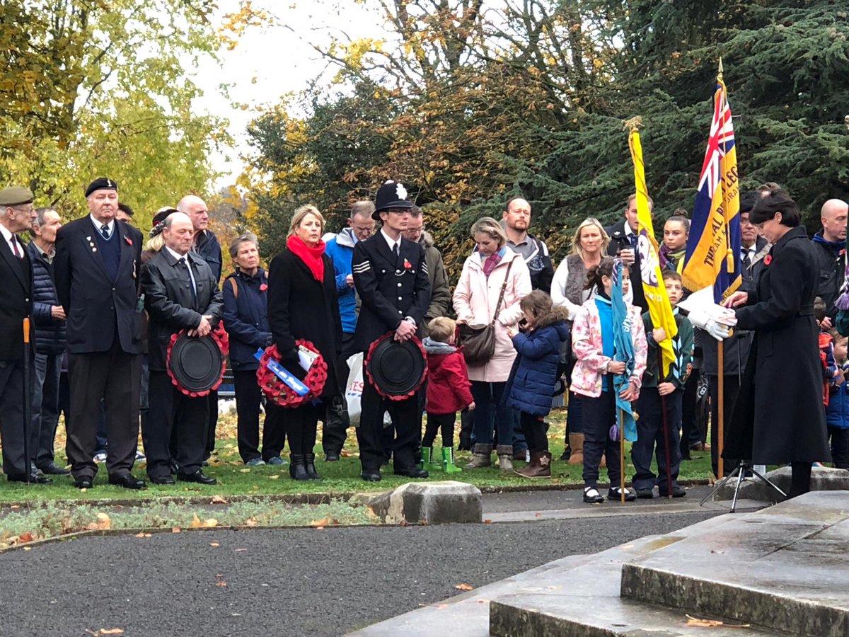 MPSSuttonTnCSgt's tweet photo. Remembrance Sunday service at Manor Park, Sutton https://t.co/NFbAwQrBub