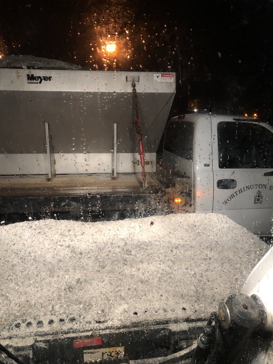 DJDacPHX's tweet photo. Everyones out doing our part this morning, good thing pavement temps are still in the 40’s... #tooearlyforsnow #itsworthit @wcsdistrict  #wcsgrounds https://t.co/zFSCFT6ZTn