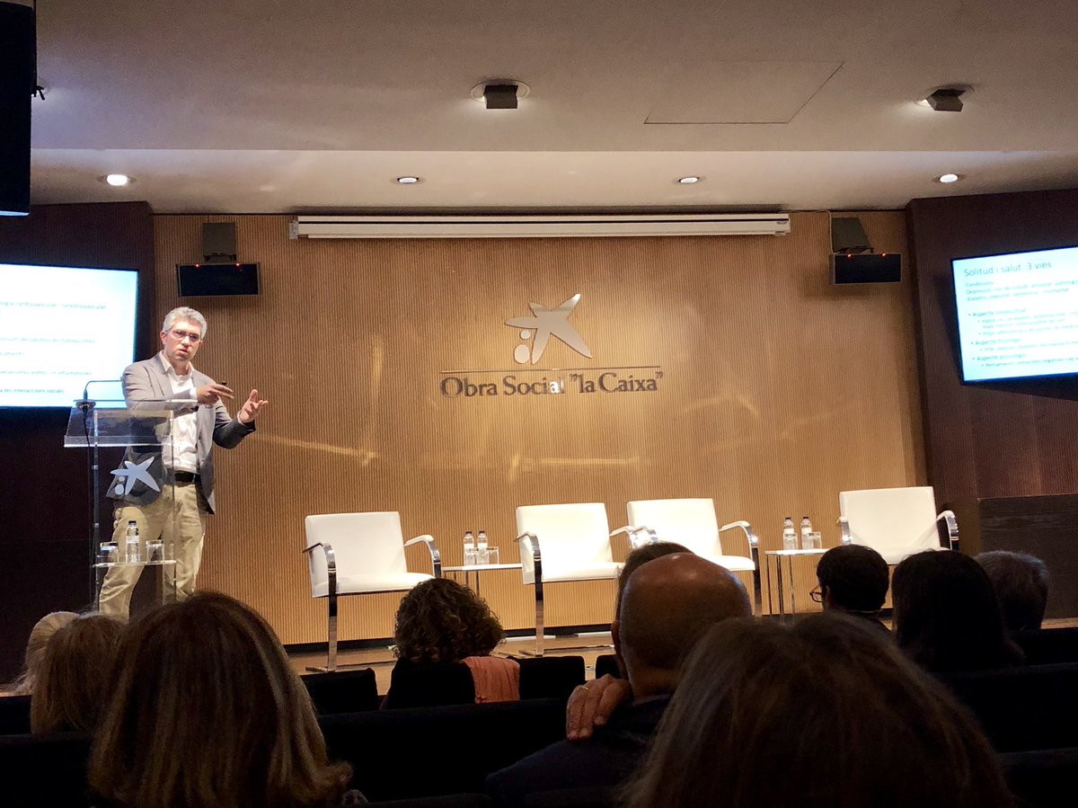 LaiaCorbella's tweet photo. Benvinguda de Núria Basi a la jornada ‘Les solituds’ #FGSetSolituds #grupset @FundlaCaixa amb la sessió inaugural del neuropsicòleg @DBartres_Faz : “A Espanya hi ha 4,5 milions de persones que se senten soles” https://t.co/42WCDQa1lS