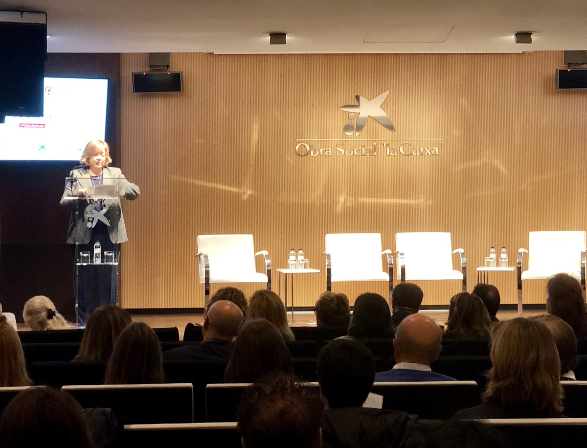 LaiaCorbella's tweet photo. Benvinguda de Núria Basi a la jornada ‘Les solituds’ #FGSetSolituds #grupset @FundlaCaixa amb la sessió inaugural del neuropsicòleg @DBartres_Faz : “A Espanya hi ha 4,5 milions de persones que se senten soles” https://t.co/42WCDQa1lS