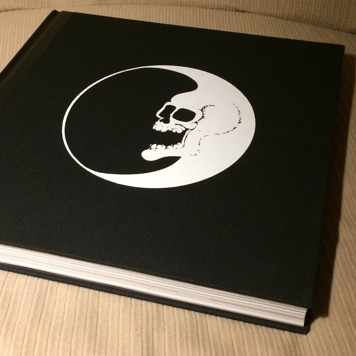 willemkolvoort's tweet photo. THE BOOK OF BOOKS!! 🖤
Really honored that my 📷 is on the back cover #deadmoon #fredcole https://t.co/fVRgNRKr1n