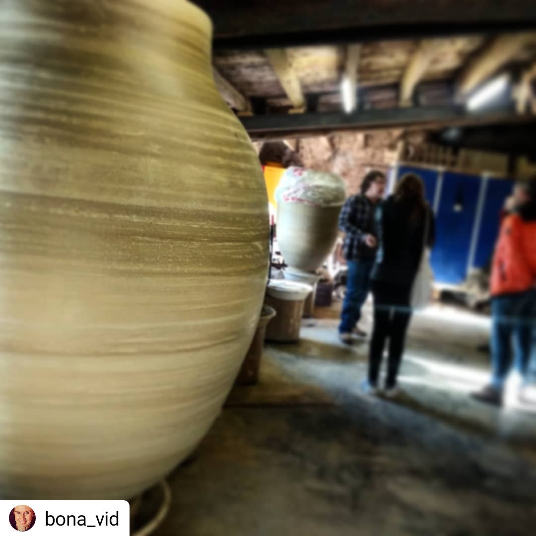 Looking over #penedes vinyeards #montserrat Find an idyllic paradise of craftsmanship hands of @ceramicarles 
#soul of the vineyard's soils are maturing into ceramic amphoras. Take over the purest beauty of nature human's passion #passionforwine #WineTasting